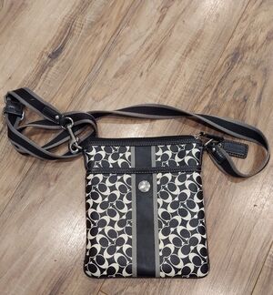 Vintage Coach Signature Print Leather Crossbody Bag Black/White Design Y2K